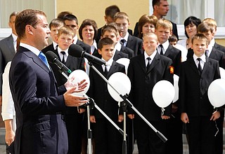 На церемонии открытия Ставропольского президентского кадетского училища.