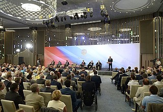 Встреча с членами фракций политических партий в Государственной Думе.