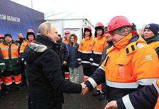 With the builders of the M10 Rossiya Motorway-Repin Street interchange in Khimki.
