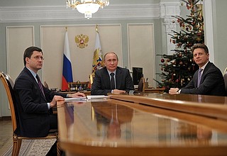 Launch ceremony via video linkup of the second stage of the Eastern Siberia–Pacific Ocean pipeline and the opening of the Kuznetsovsky Tunnel railway stretch. With Energy Minister Alexander Novak (left) and Transport Minister Maxim Sokolov.
