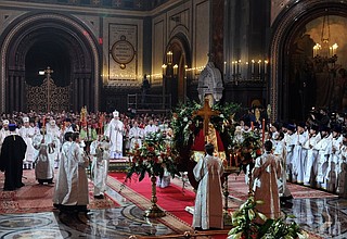 Festive Easter service at the Christ the Saviour Cathedral in Moscow.