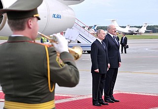Официальная церемония встречи. С Президентом Белоруссии Александром Лукашенко.