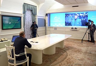 Владимир Путин в режиме видеоконференции дал старт строительству компанией «Газпром» новой ветки газопровода Ухта – Торжок.