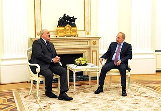 С Президентом Белоруссии Александром Лукашенко в ходе российско-белорусских переговоров.