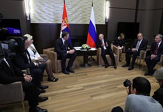 С Президентом Республики Сербия Александром Вучичем. Российско-сербские переговоры в узком составе.