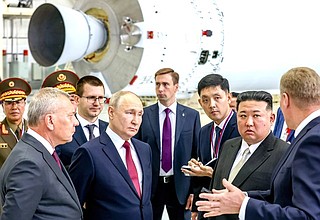 Inspecting the Vostochny Cosmodrome with Chairman of State Affairs of the Democratic People’s Republic of Korea Kim Jong-un (second right). Roscosmos Director General Yury Borisov (left) and Director General of the Centre for the Operation of Ground-Based Space Infrastructure Nikolai Nestechuk (right) are providing explanations.