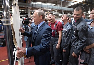 На Рязанском кожевенном заводе. Президент ознакомился с основными направлениями деятельности предприятия.