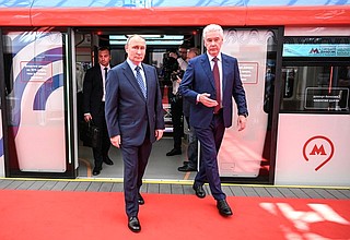 Looking at the upgraded Moscow-2020 and Ivolga 3.0 carriages with Moscow Mayor Sergei Sobyanin at the Manezh Central Exhibition Hall.