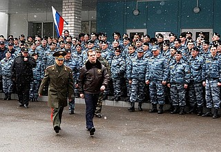 Во время посещения базы ОМОН «Зубр». С Министром внутренних дел Рашидом Нургалиевым.