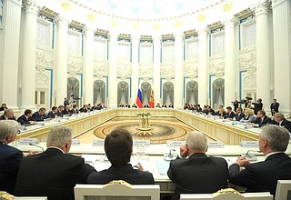 Заседание Комиссии по мониторингу достижения целевых показателей социально-экономического развития России.