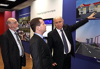Посещение информационно-вычислительного комплекса «Технопарк-Мордовия». С Главой Республики Мордовия Николаем Меркушкиным (справа).