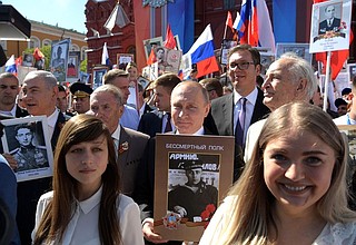 Владимир Путин принял участие в шествии Общероссийского общественного гражданско-патриотического движения «Бессмертный полк России».