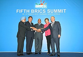 BRICS summit participants: Prime Minister of India Manmohan Singh, President of China Xi Jinping, President of South Africa Jacob Zuma, President of Brazil Dilma Rousseff, and Vladimir Putin.