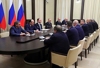 Встреча с ушедшими в отставку руководителями регионов Российской Федерации.