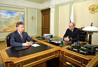 С Министром транспорта Максимом Соколовым, возглавляющим правительственную комиссию по расследованию причин крушения российского пассажирского самолёта в Египте.