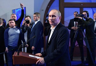 После завершения выборов Президента на территории Российской Федерации Владимир Путин ответил на вопросы российских и иностранных журналистов.