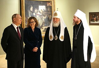 Visit to the Tretyakov Gallery. With Patriarch Kirill of Moscow and All Russia (centre), General Director of the State Tretyakov Gallery Zelfira Tregulova and Tikhon, Metropolitan of Pskov and Porkhov, Chair of the Patriarch’s Council for Culture.