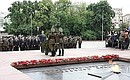 Возложение венка к Могиле Неизвестного солдата у Кремлёвской стены.