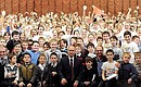 With members of the combined children’s choir of Russia.
