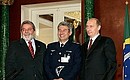 С Президентом Бразилии Луисом Инасиу Лулой да Силвой и первым бразильским космонавтом Маркусом Понтесом.