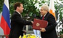 С Президентом Республики Кипр Димитрисом Христофиасом во время подписания совместных документов.