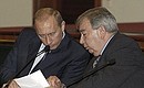 A session of the governing board. On the right, Chamber of Commerce and Industry Chairman Yevgeny Primakov. 