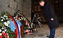 От имени Президента России Сергей Иванов возложил венок к Стене смерти в Освенциме.