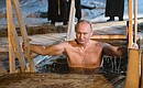 Владимир Путин поучаствовал в крещенских купаниях на озере Селигер.