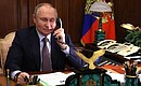 Президент пообщался по телефону с Ксенией Мазневой – участницей благотворительной акции «Ёлка желаний».