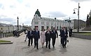 Владимир Путин осмотрел реконструированную улицу Ленина и встретился с горожанами.