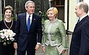 Прибытие Президента США Джорджа Буша с супругой.