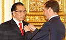 На церемонии награждения медалью Пушкина Генерального секретаря центрального комитета коммунистической партии Вьетнама Нонг Дык Маня.