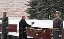 Vladimir Putin laid flowers at the monuments to hero cities by the Kremlin Wall.