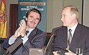 С премьер-министром Испании Хосе Мария Аснаром на российско-испанской встрече деловых кругов.