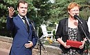 С Президентом Финляндии Тарьей Халонен. Перед началом переговоров Дмитрий Медведев и Тарья Халонен сделали краткие заявления для журналистов.