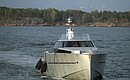 Vladimir Putin and Sauli Niinistö took a boat to the pier of Suomenlinna Fortress, where the talks continued during a working dinner.