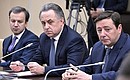 На совещании с членами Правительства. Слева направо: вице-премьеры Аркадий Дворкович, Виталий Мутко и Александр Хлопонин.