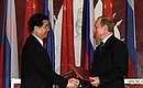 Владимир Путин и Председатель КНР Ху Цзиньтао подписали Совместную декларацию Российской Федерации и Китайской Народной Республики.