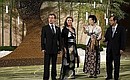 Во время встречи с участниками «юношеской восьмёрки». Справа – Светлана Медведева, Премьер-министр Японии Ясуо Фукуда с супругой Кийоко.