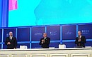 Владимир Путин, Президент Казахстана Нурсултан Назарбаев (в центре) и Президент Белоруссии Александр Лукашенко подписали Договор о Евразийском экономическом союзе.