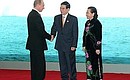 The meeting with the President of Vietnam Nguyen Minh Triet and his wife at the National Congress Center. Photo: Konstantin Zavrazhin