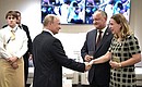 В перерыве финального матча чемпионата мира по футболу Владимир Путин пообщался с гостями турнира. С Президентом Молдовы Игорем Додоном и его супругой Галиной.