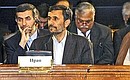 Президент Ирана Махмуд Ахмадинежад во время заседания Совета глав государств-членов Шанхайской организации сотрудничества в расширенном составе.