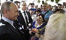 По окончании встречи с Людмилой Алексеевой Владимир Путин кратко пообщался с жителями столицы.