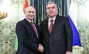 С Президентом Республики Таджикистан Эмомали Рахмоном перед началом переговоров в узком составе. Фото: Михаил Метцель, ТАСС
