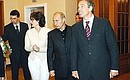 С Премьер-министром Великобритании Энтони Блэром и его супругой Шери Блэр.