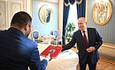 Владимир Путин встретился в Кремле с 8-летней Раисат Акиповой из Республики Дагестан и её семьёй.