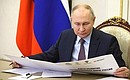 Владимир Путин в режиме видеоконференции принял участие в церемонии открытия завершающих участков автомобильной дороги М-12 «Восток» до Казани.