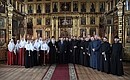 С певчими хора кафедрального Покровского собора во время посещения Рогожского духовного центра Русской православной старообрядческой церкви.