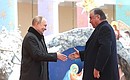 С Президентом Таджикистана Эмомали Рахмоном во время посещения музея-заповедника «Павловск». Фото: Сергей Карпухин, ТАСС